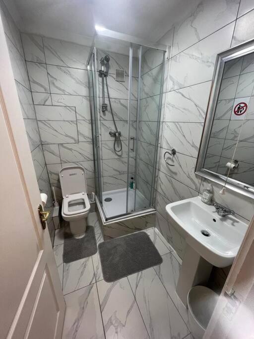 Modern, Family-Friendly Apartment By Hyde Park & Museums * London